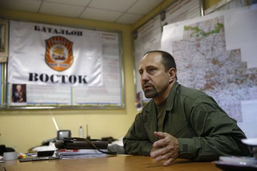 Ông Alexander Khodakovsky, chỉ huy Tiểu đoàn Vostok, một đơn vị thuộc phe ly khai ở miền đông Ukraine, trả lời phỏng vấn Reuters tại một địa điểm ở vùng Donetsk hôm 8.7 - Ảnh: Reuters