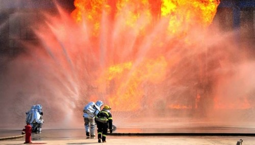 Trung Quốc: Cháy, nổ nhà máy lọc dầu làm hơn 250 người thương vong