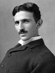  Nikola Tesla được xem là người đầu tiên bắt được sóng tín hiệu vô tuyến của “Hiệp sĩ Đen” vào năm 1899. 