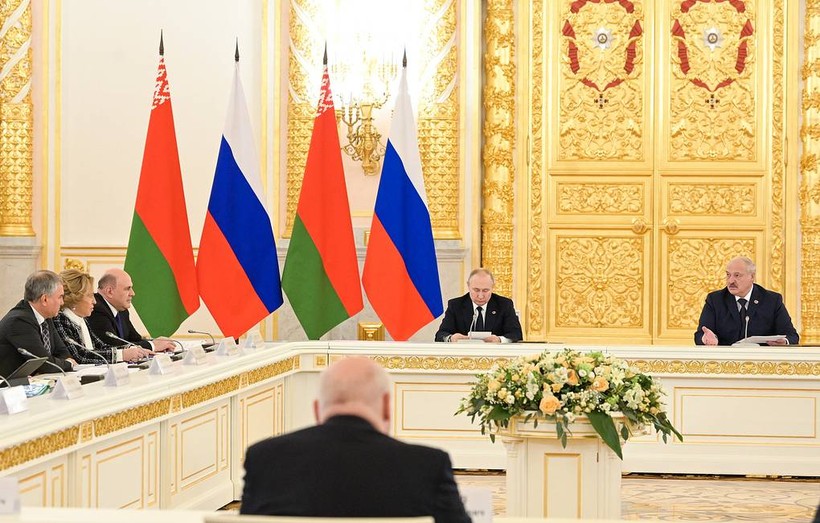 Tổng thống Nga Vladimir Putin họp với Tổng thống Belarus Alexander Lukashenko.