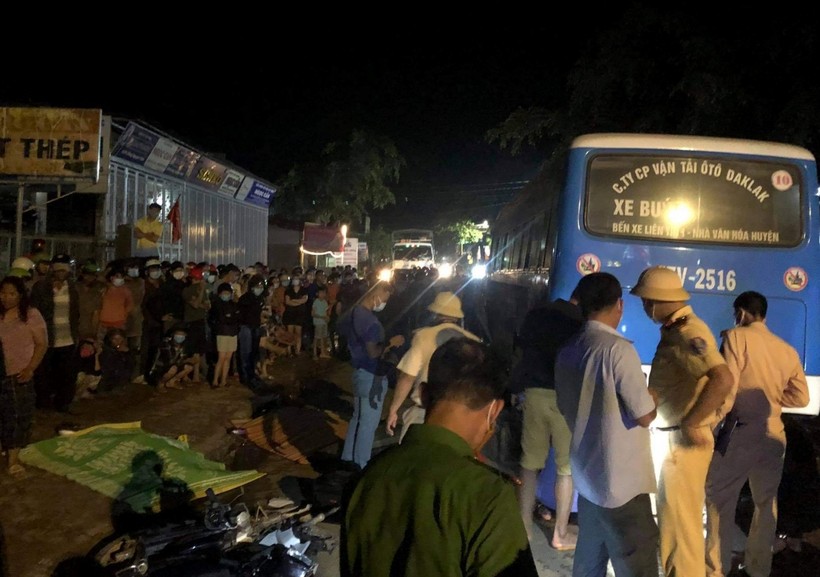 Đắk Lắk: Va chạm với xe buýt, 2 người thương vong