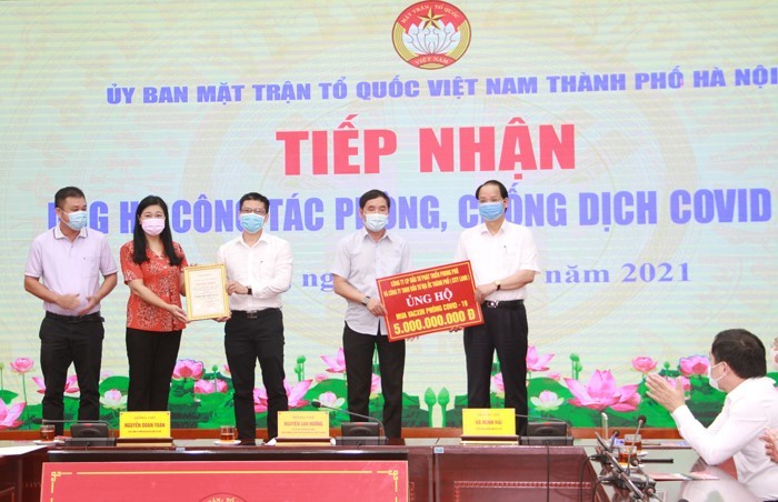 Ủy ban MTTQVN thành phố Hà Nội tổ chức lễ tiếp nhận ủng hộ phòng, chống Covid-19