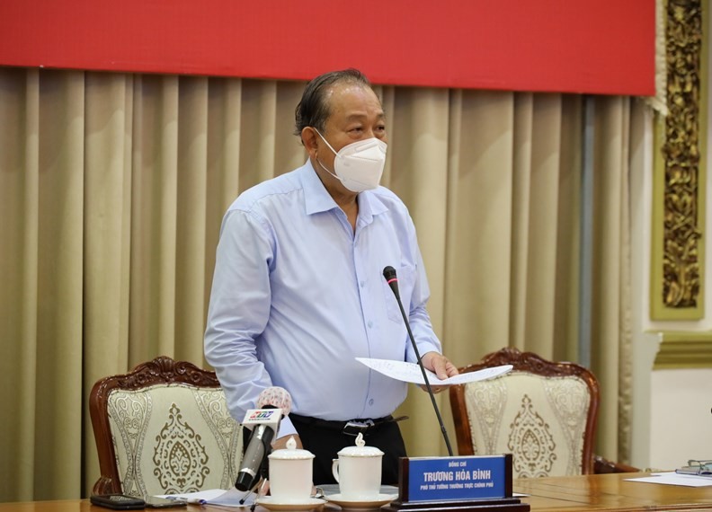 Phó Thủ tướng Thường trực Trương Hoà Bình ghi nhận những nỗ lực và kết quả bước đầu TPHCM đã đạt trong 7 ngày thực hiện Chỉ thị 16. - Ảnh: VGP
