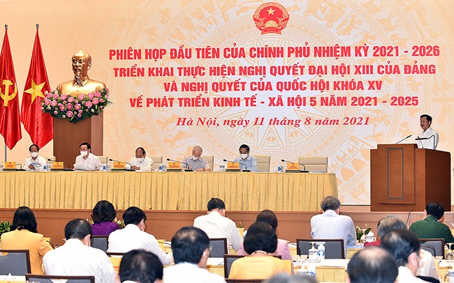Phó Thủ tướng Chính phủ Lê Minh Khái trình bày Báo cáo tại phiên họp. Ảnh: VGP/Nhật Bắc