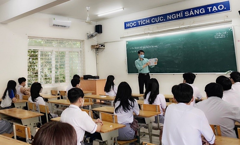Học sinh đi học trực tiếp tại Trường THPT Võ Văn Kiệt (TPHCM). Ảnh: TG