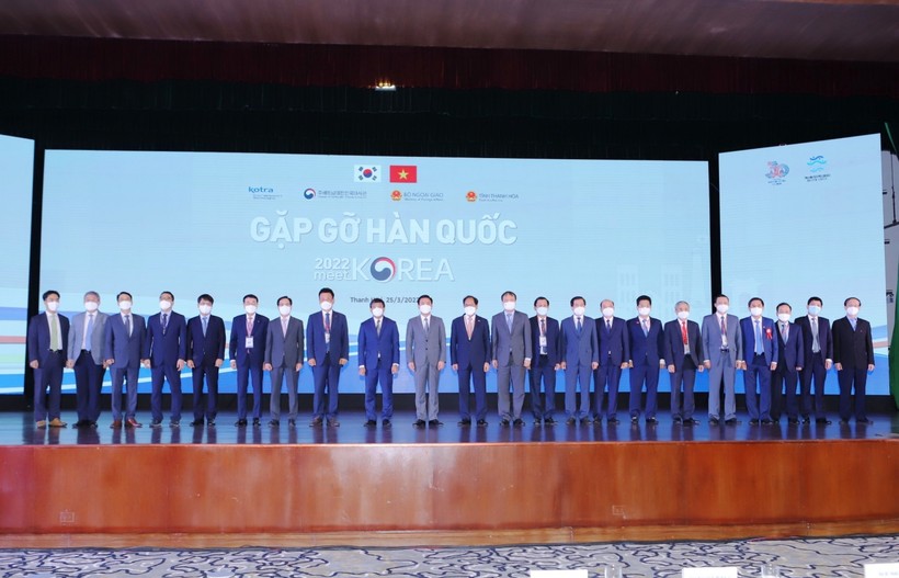 Ngài Park Noh-wan, Đại sứ Hàn Quốc tại Việt Nam, lãnh đạo Bộ Ngoại giao, lãnh đạo tỉnh Thanh Hóa, lãnh đạo một số tỉnh khu vực Bắc bộ, Bắc Trung bộ chào mừng Hội nghị gặp gỡ Hàn Quốc 2022.