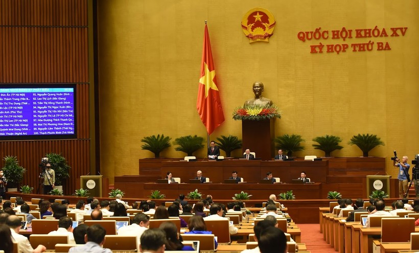 Quốc hội thảo luận tại hội trường ngày 01/6/2022. Ảnh: Quang Khánh.