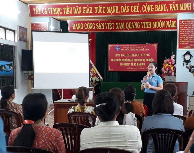 Tuyên truyền về chính sách BHXH tự nguyên, BHYT hộ gia đình theo nhóm nhỏ tại Lệ Thủy, Quảng Bình.