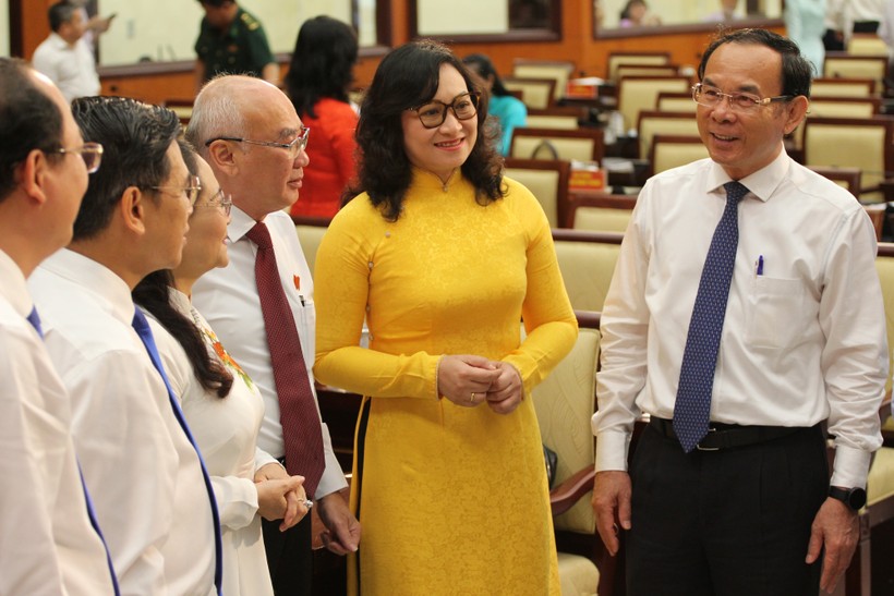 Bà Phan Thị Thắng (áo vàng) tại kỳ họp HĐND TPHCM ngày 10/7. Ảnh: Thành Nhân