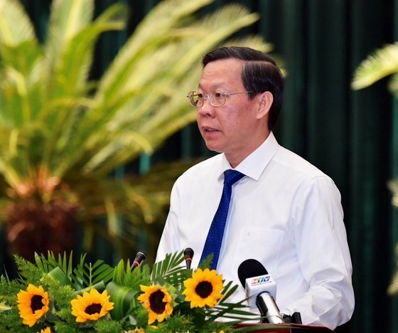 Chủ tịch UBND TPHCM Phan Văn Mãi báo cáo tại hội nghị. Ảnh: Việt Dũng/SGGP