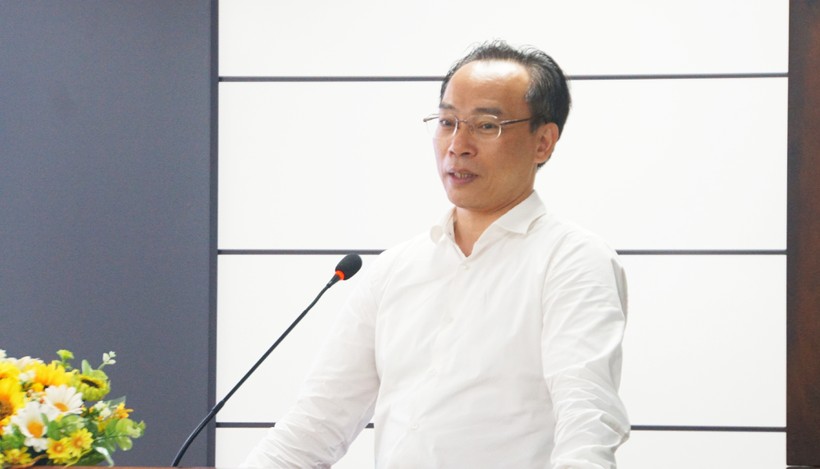 Thứ trưởng Hoàng Minh Sơn phát biểu khai mạc tọa đàm góp ý về dự thảo Thông tư chuẩn cơ sở giáo dục đại học. Ảnh: Mạnh Tùng