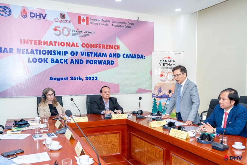 Hội thảo quốc tế "50 năm quan hệ Việt Nam - Canada: Nhìn lại và hướng tới”. Ảnh: DHV