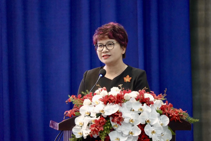 Vụ trưởng Vụ Giáo dục đại học Nguyễn Thu Thủy báo cáo tại hội nghị. Ảnh: Trung tâm Truyền thông và sự kiện, Bộ GD&ĐT. 