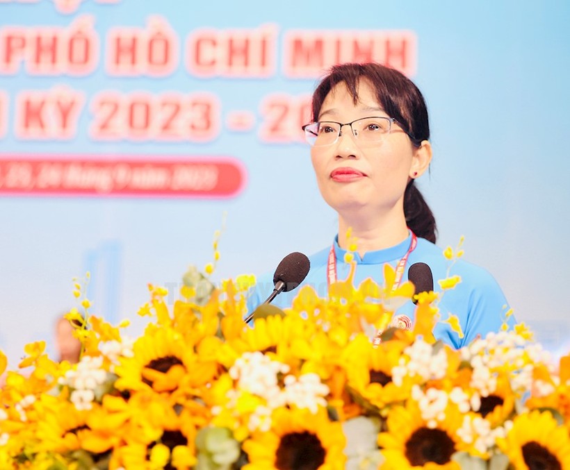 Bà Trần Thị Diệu Thúy phát biểu tại Đại hội Công đoàn TPHCM nhiệm kỳ 2023-2028. (Ảnh: Trang tin Công đoàn TPHCM)