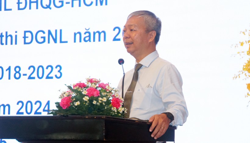 TS Nguyễn Quốc Chính - Giám đốc Trung tâm khảo thí và Đánh giá chất lượng đào tạo (Đại học Quốc gia TPHCM) thông tin tại hội nghị. Ảnh: Mạnh Tùng
