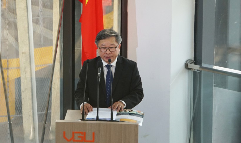 TS Hà Thúc Viên, Phó Hiệu trưởng VGU phát biểu. Ảnh: Mạnh Tùng