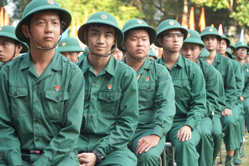 Thanh niên TPHCM lên đường nhập ngũ, ngày 27/2. (Ảnh: Nguyễn Quỳnh)