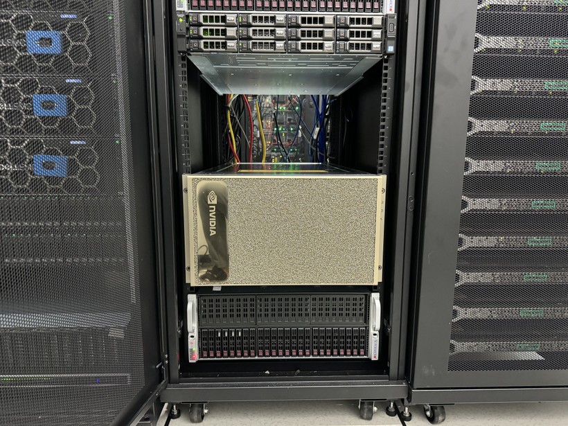 Siêu máy chủ NVIDIA DGX A100 tại Trường Đại học Công nghệ Thông tin. Ảnh: UIT