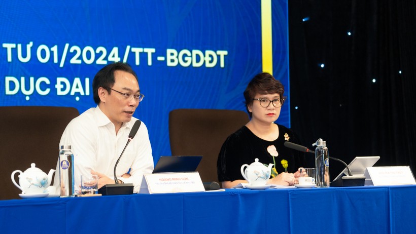 Thứ trưởng Hoàng Minh Sơn phát biểu tại hội nghị. Ảnh: HSU