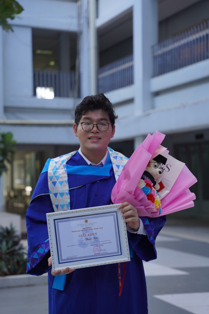 Thái Tài, sinh viên khoa Khoa học và Kỹ thuật Máy tính với điểm tốt nghiệp GPA 9,38. Ảnh: N.Quỳnh