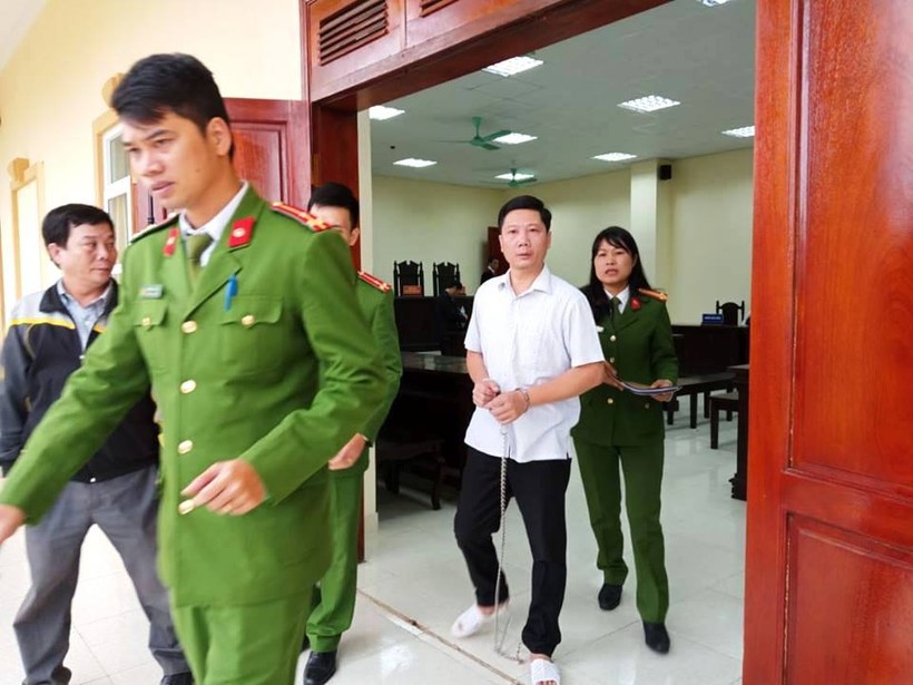 Bị cáo Đào Tuấn Nghĩa (áo trắng) bị Tòa tuyên phạt 12 năm tù giam.