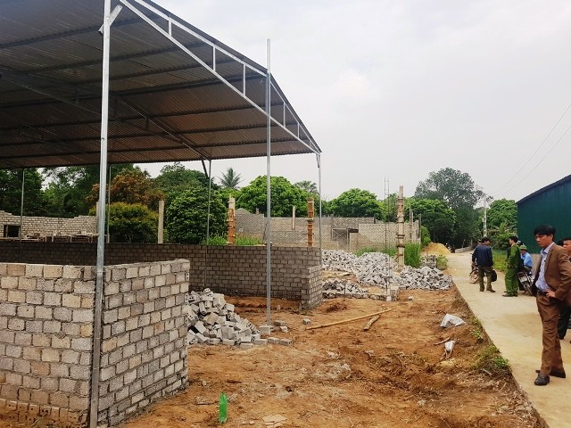 Công trình trái phép chờ đền bù của một số hộ dân ở huyện Tĩnh Gia, Thanh Hóa.