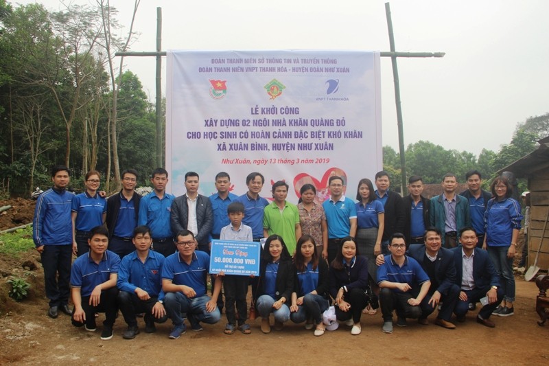 Lễ khởi công xây dựng nhà "khăn quàng đỏ" cho học sinh nghèo ở xã Xuân Bình, huyện Như Xuân, Thanh Hóa.