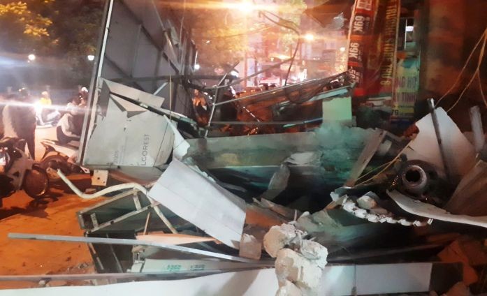 Căn nhà 2 tầng ở phố Lê Hoàn, TP. Thanh Hóa bỗng nhiên bị sập hoàn toàn trong tích tắc.