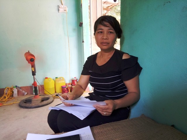 Bà Hà Thị Nga- mẹ đẻ nữ sinh Trương Thị Cẩm L. phán ánh sự việc.