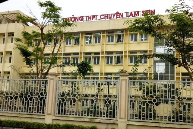 Trường THPT chuyên Lam Sơn (Thanh Hóa).