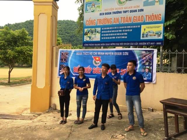 Đoàn viên, thanh niên huyện Quan Sơn (Thanh Hóa) tiếp sức mùa thi THPT quốc gia 2019.