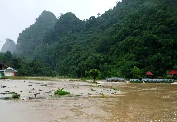Mưa lớn gây ngập ở khu vực xã Ngọc Khê, huyện Ngọc Lặc.
