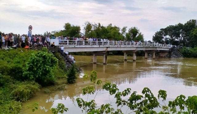 Cầu Vàng trên sông Cầu Chày - Khu vực xảy ra vụ tai nạn.