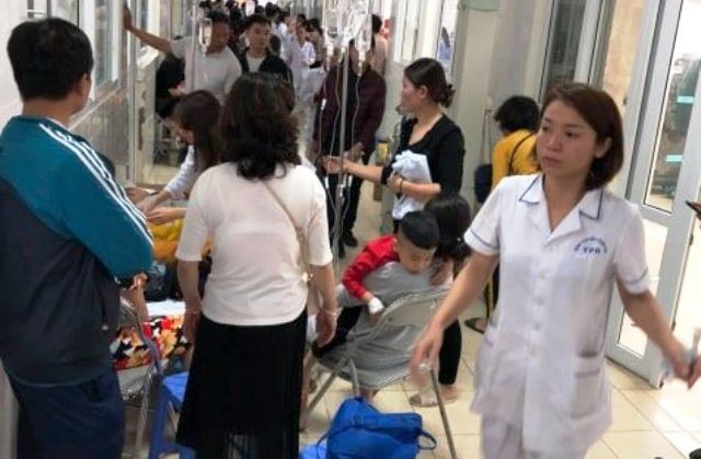 Hàng chục trẻ của Trường Mầm non Vườn Mặt Trời, TP.Thanh Hóa nhập viện cấp cứu do nghi ngộ độc thực phẩm.