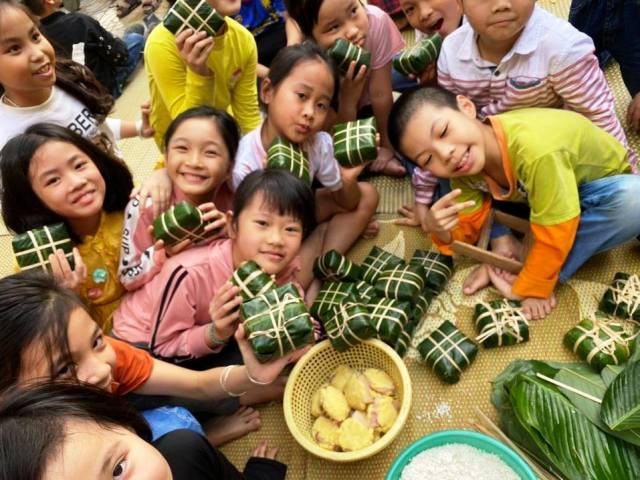 Thanh Hóa:  Gói bánh chưng tặng học sinh nghèo ăn Tết