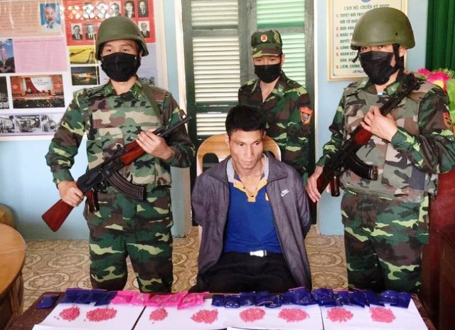 Một người Lào “cõng” 6.000 viên ma túy tổng hợp vào Việt Nam