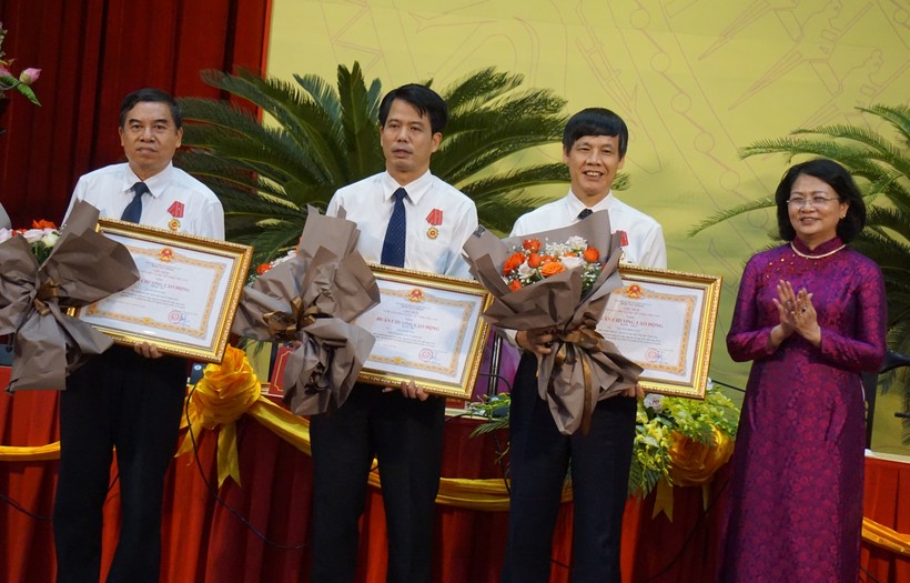 Phó Chủ tịch nước trao Huân chương Lao động cho các cá nhân có thành tích xuất sắc trong công tác, giai đoạn 2015 – 2019 của tỉnh Thanh Hóa.
