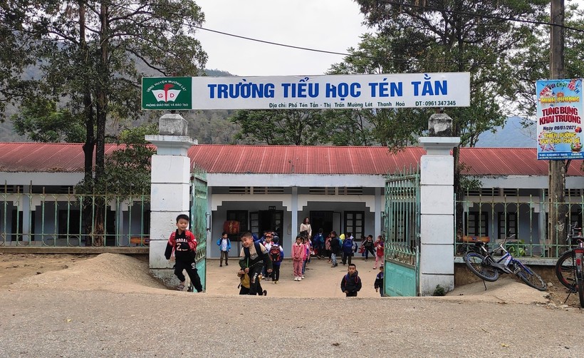 Trường Tiểu học Tén Tằn, thị trấn Mường Lát (Thanh Hóa) được xây dựng từ năm 2002, đã xuống cấp nghiêm trọng.
