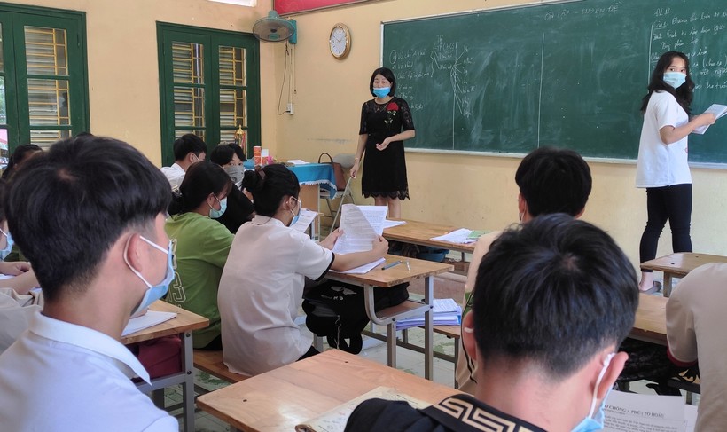Học sinh khối 12, Trường THPT Quan Hóa (Thanh Hóa) ôn thi tốt nghiệp.