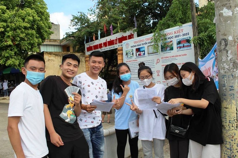 Thí sinh tại Thanh Hóa phấn khởi sau khi kết thúc kỳ thi tốt nghiệp THPT 2021.