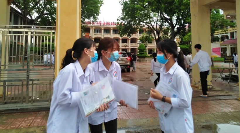 Thí sinh ở Thanh Hóa phấn khởi sau khi kết thúc kỳ thi tốt nghiệp THPT 2021.