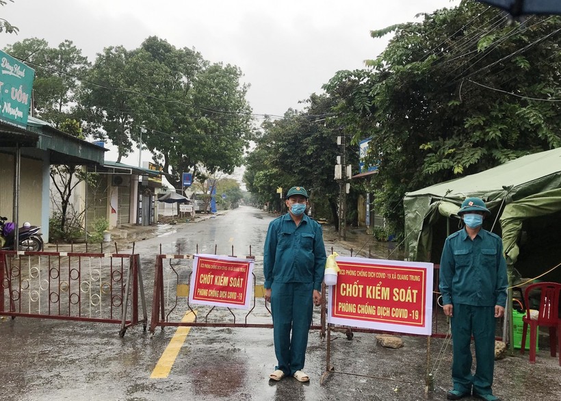 Một chốt kiểm sóat dịch Covid-19 ở Thanh Hóa.