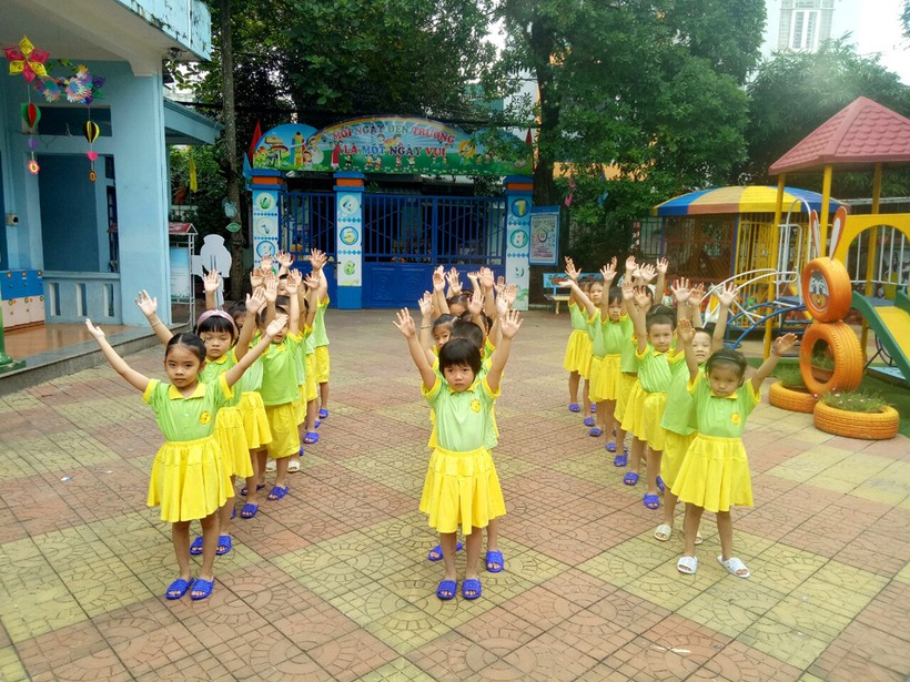 Giờ thể dục nhẹ nhàng của các bé Trường Mầm non Đông Thọ B (TP Thanh Hóa).