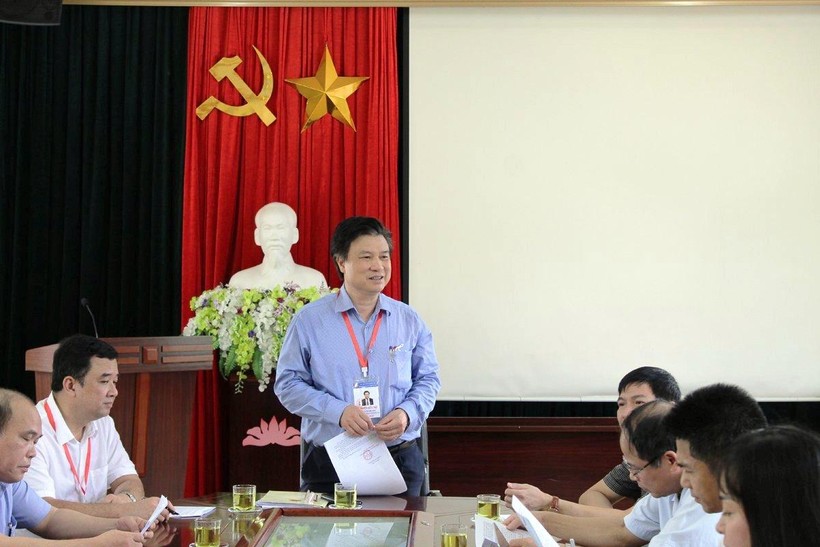 Thứ trưởng Nguyễn Hữu Độ kiểm tra công tác chấm thi tốt nghiệp THPT năm 2022 tại Thanh Hóa.