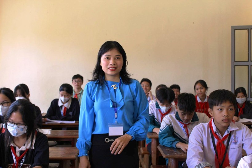 Cô Đỗ Thị Hải Hiền trong giờ dạy môn Toán tại Trường THCS thị trấn Hà Trung (Thanh Hóa).
