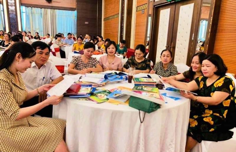 Giáo viên tỉnh Thanh Hóa tham gia tập huấn thay SGK năm 2020. Ảnh: Thế Lượng.