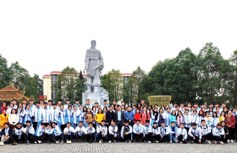 Đoàn học sinh Thanh Hóa tham dự Kỳ thi HSG quốc gia năm học 2023-2024. Trường THPT chuyên Lam Sơn cung cấp