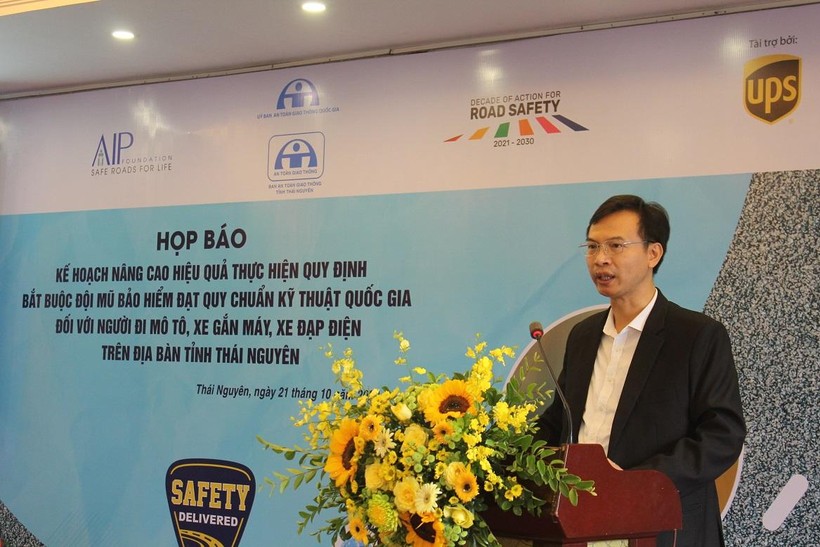 Tiến sĩ Trần Hữu Minh-Chánh văn phòng Ủy ban ATGTQG phát biểu tại buổi họp báo.