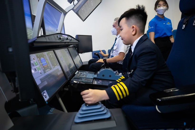 Lần đầu tiên có chương trình “nhập vai” phi công, tiếp viên cho học sinh