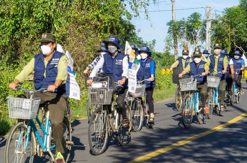 Buổi lễ mít tinh khởi đầu bằng hoạt động diễu hành với 70 xe đạp trên lộ trình 11 km đi ngang qua 3 xã vùng đệm: Phú Lập, Núi Tượng và Nam Cát Tiên.